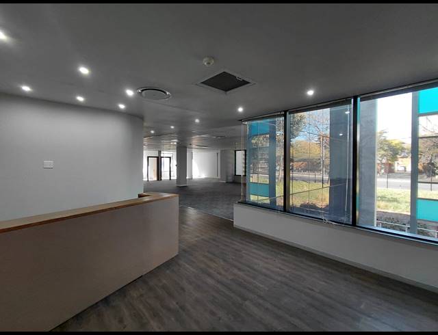 412M² OFFICE TO LET IN BRYANSTON